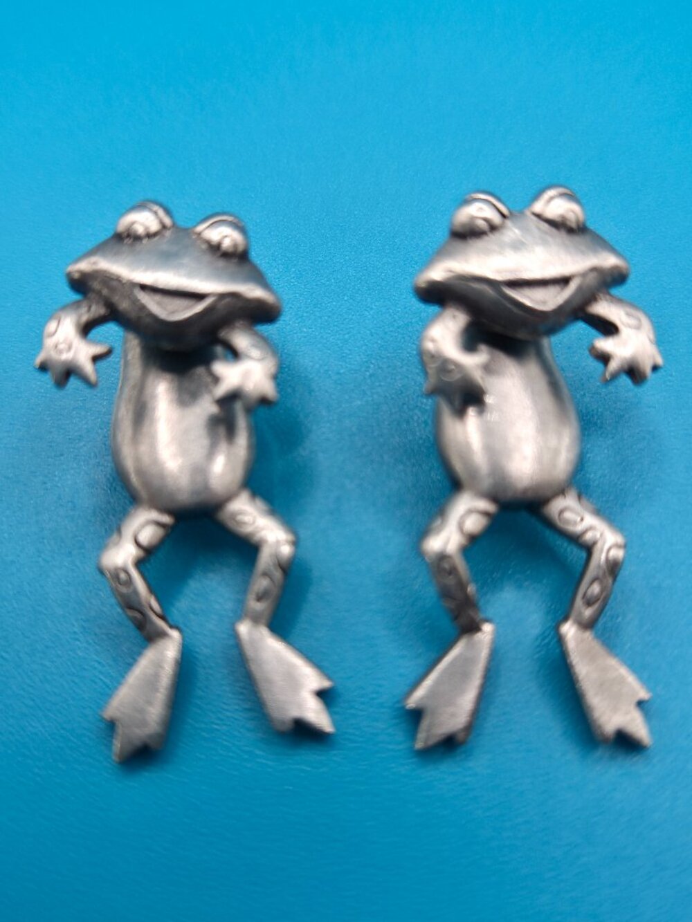 Vintage JJ Jonette Smilling Frog Earrings Pewter Silver Tone Dangle Cute Novelty